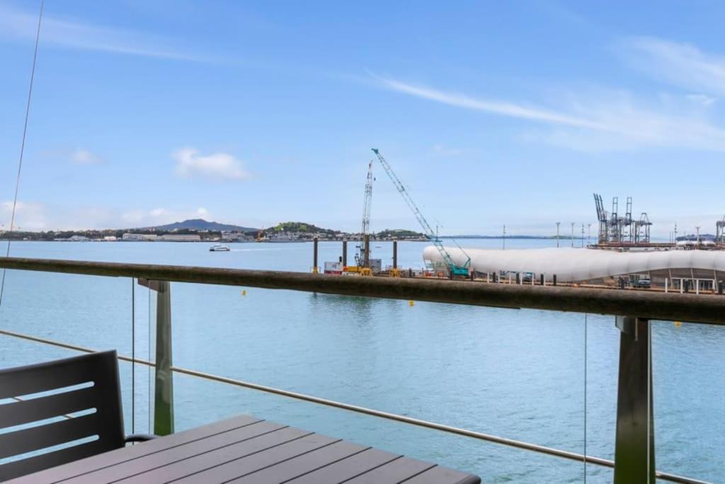 Newly Refurbished Waterfront Apartment! 3320 Auckland Eksteriør billede