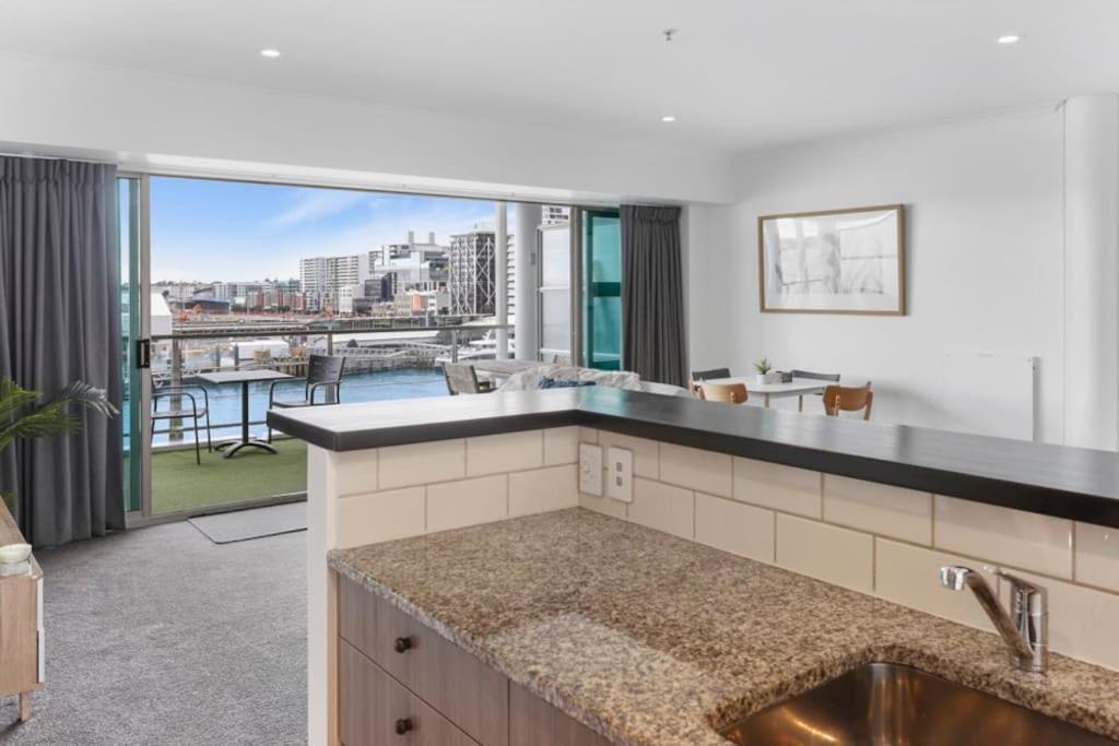 Newly Refurbished Waterfront Apartment! 3320 Auckland Eksteriør billede