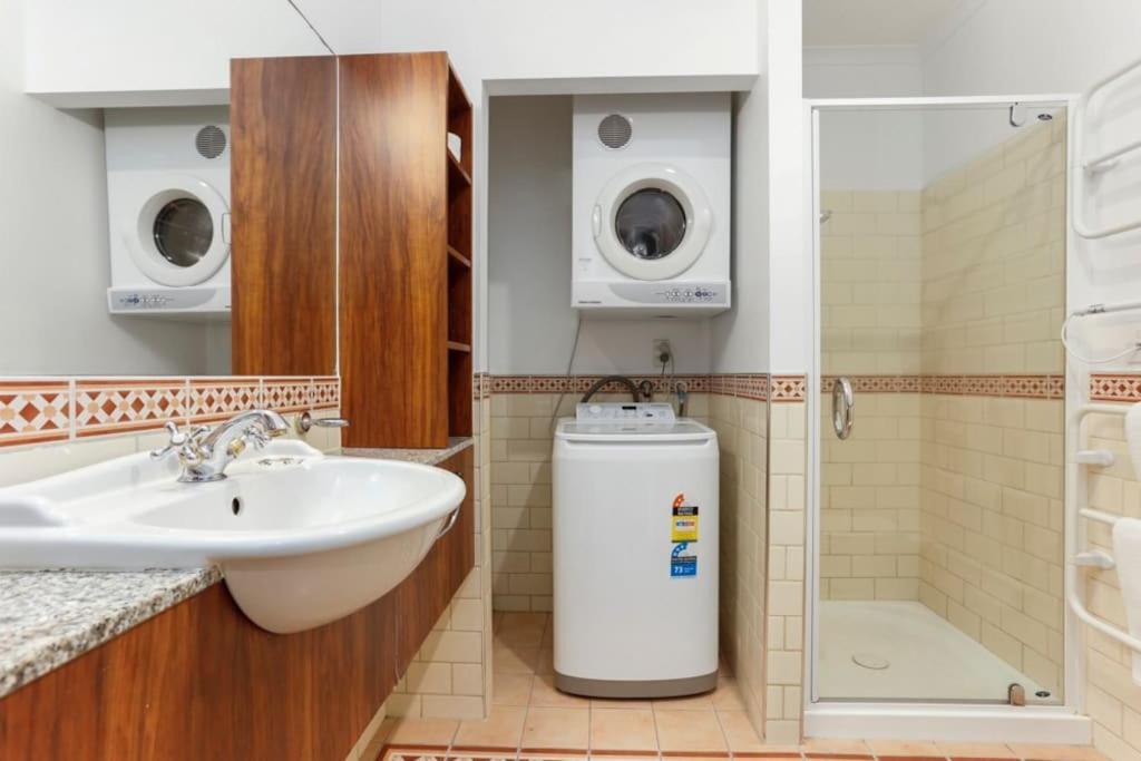 Newly Refurbished Waterfront Apartment! 3320 Auckland Eksteriør billede